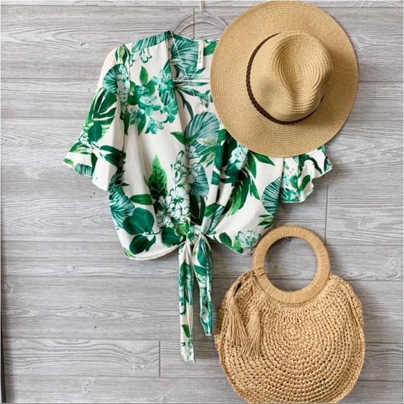 ✨LAST ONE✨Green and Ivory Floral Tie Front Top - Picture 2 of 4